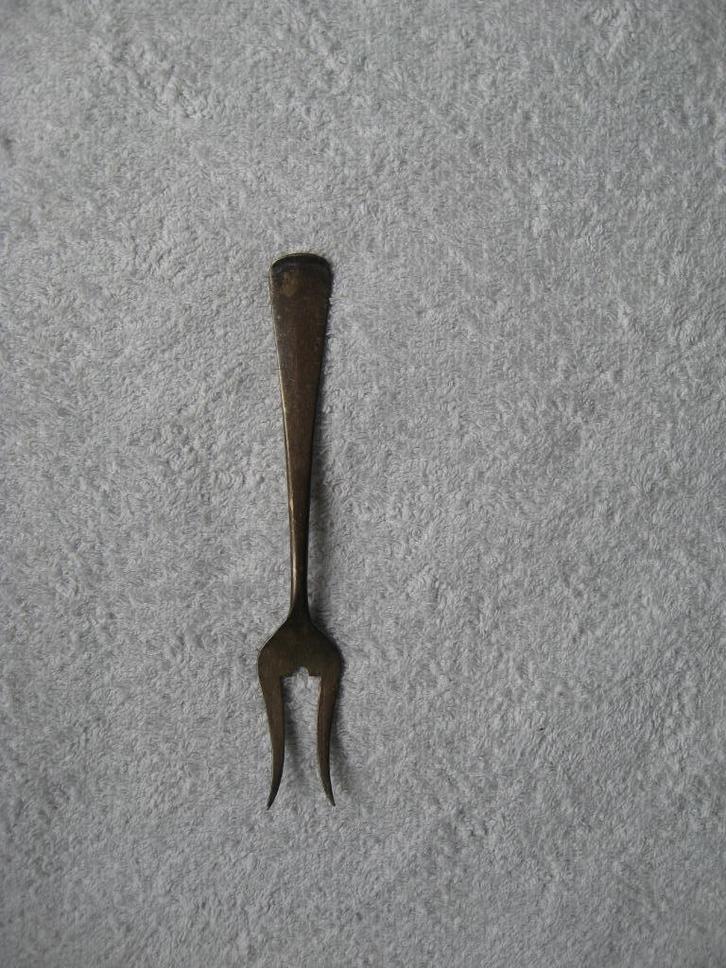 Oud Gero vleesvorkje, achterzijde T Gero 90, Antiek en Kunst, Antiek | Keukenbenodigdheden, Ophalen of Verzenden