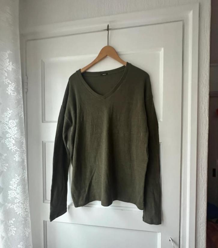 Fijne zachte olijngroene trui v hals Denham M, Kleding | Heren, Truien en Vesten, Zo goed als nieuw, Maat 48/50 (M), Groen, Ophalen of Verzenden