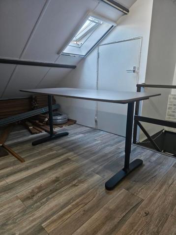 IKEA Bekant bureau 160x80 – zwart onderstel.