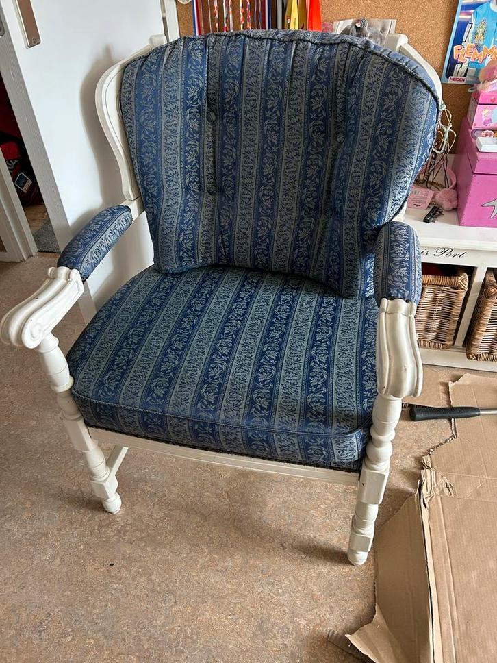 Antieke Brocante Stoel met Blauwe Bekleding, Huis en Inrichting, Stoelen, Gebruikt, Eén, Hout, Blauw, Ophalen