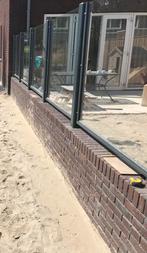 Wind/geluidsschermen van glas met palen., Ophalen, Zo goed als nieuw