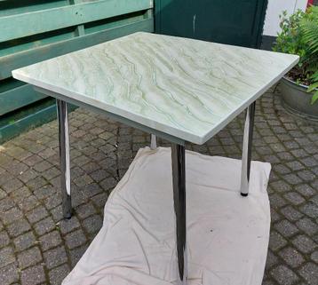 Extra bijzet eettafel bij uw eettafel.79,5x 87,5 x H=79 beschikbaar voor biedingen