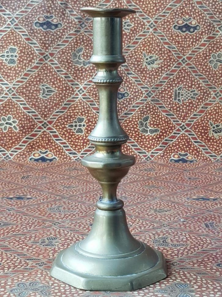 Mooie antieke kandelaar uit Engeland van koper 18,5 cm. 1900, Antiek en Kunst, Antiek | Kandelaars, Koper of Brons, Ophalen of Verzenden