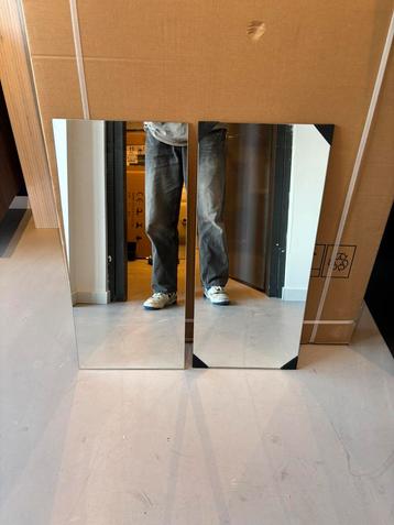 Setje van 2 spiegels beschikbaar voor biedingen