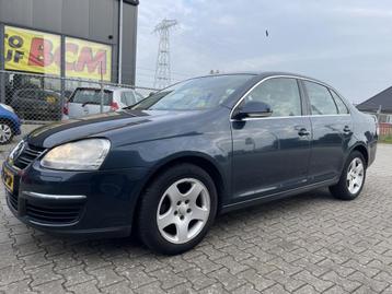 Volkswagen Jetta 1.6 FSI Comfortline AIRCO CRUISE CONTROL beschikbaar voor biedingen