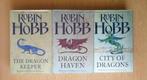Robin Hobb - 3x Rain Wild Chronicles (HC + omslag), Boeken, Ophalen of Verzenden, Gelezen, Robin Hobb