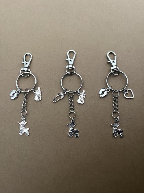 3 verschillende sleutelhangers baby, kinderwagen, flesje, Verzamelen, Sleutelhangers, Nieuw, Overige typen, Ophalen of Verzenden