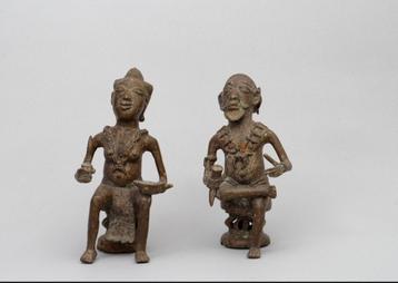 Twee bronzen Afrikaanse figuren (Benin/Yoruba stijl), 20 cm
 beschikbaar voor biedingen