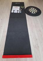 Dartbord met ring, drie sets pijlen , dartmat en scorebord, Ophalen of Verzenden, Zo goed als nieuw, Dartbord