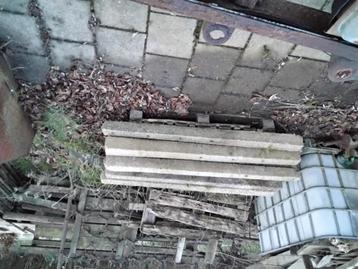 Betonpalen,grijs beschikbaar voor biedingen