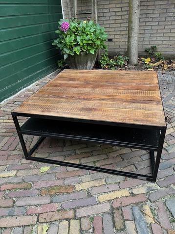 Zeer fraaie Salontafel Lifestyle 90 x 90 cm als nieuw beschikbaar voor biedingen