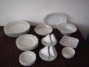 Prachtig vintage wit servies opengewerkte randen 24 delen beschikbaar voor biedingen