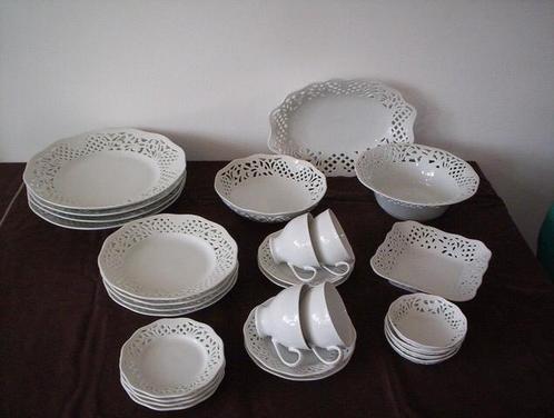 Prachtig vintage wit servies opengewerkte randen 24 delen, Antiek en Kunst, Antiek | Servies compleet, Ophalen of Verzenden
