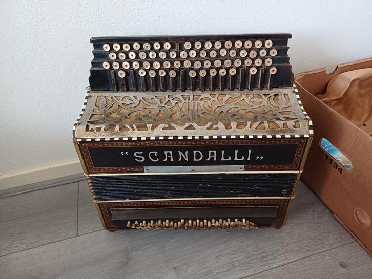 Oude Scandalli Knopaccordeon - Verzamelobject, Muziek en Instrumenten, Accordeons, Gebruikt, Knopaccordeon, 80-bas, Scandalli