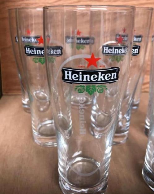 Acht stuks Heineken bierglazen, jaren 80, verzwaarde voet, Verzamelen, Glas en Borrelglaasjes, Zo goed als nieuw, Bierglas, Ophalen of Verzenden