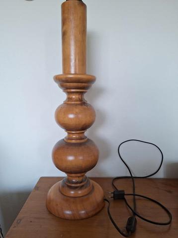 Vintage hoge houten lampenvoet beschikbaar voor biedingen