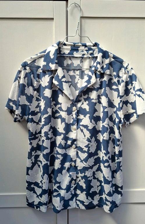 Vintage blouse, maat 36/38 - S/M - blauw & witte bloemen -, Kleding | Dames, Blouses en Tunieken, Gedragen, Maat 36 (S), Blauw