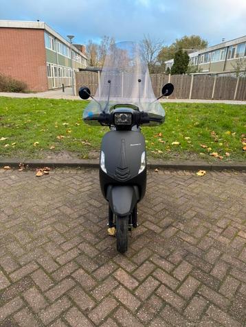 vespa look BJ 2022 van  1e eigenaar inruilkoopje! beschikbaar voor biedingen