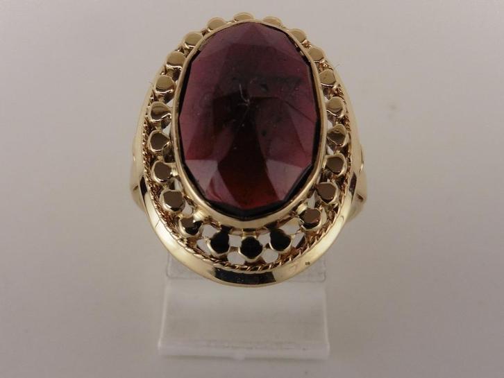 Gouden damesring met granaat                            G112, Sieraden, Tassen en Uiterlijk, Ringen, Gebruikt, Dame, 18 tot 19