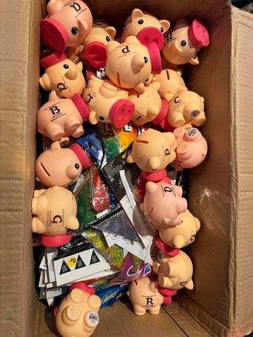 Grote partij feestartikelen beschikbaar voor biedingen