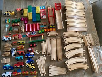 Houten treinrails met veel extra’s  beschikbaar voor biedingen