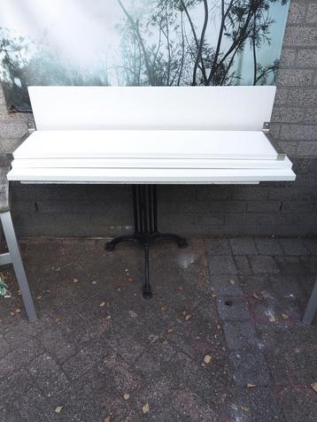Ikea wand/boekenplank met bevestiging steunen 4 stuks  beschikbaar voor biedingen