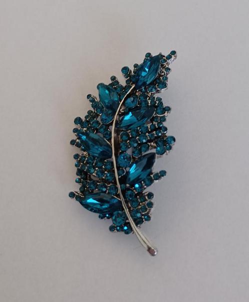 Bloemblad broche, Sieraden, Tassen en Uiterlijk, Broches, Nieuw, Overige materialen, Overige kleuren, 7 tot 10 cm, Met strass