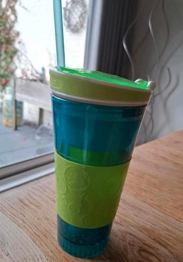 Snackeez beker met snackcompartiment beschikbaar voor biedingen