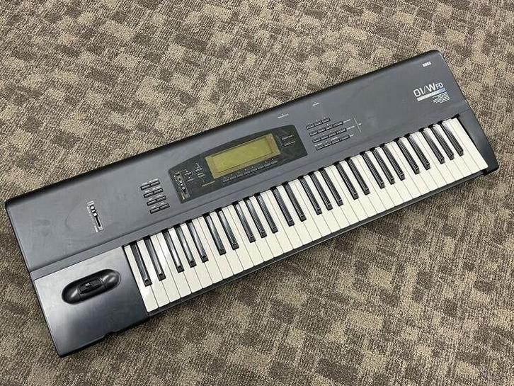 Korg 01wfd met Piano expansion + disks, Muziek en Instrumenten, Keyboards, Gebruikt, 61 toetsen, Korg, Aanslaggevoelig, Ophalen of Verzenden