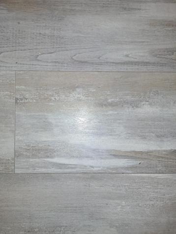 Te koop: Laminaatvloer – 56 m² gezelligheid voor een prikkie beschikbaar voor biedingen