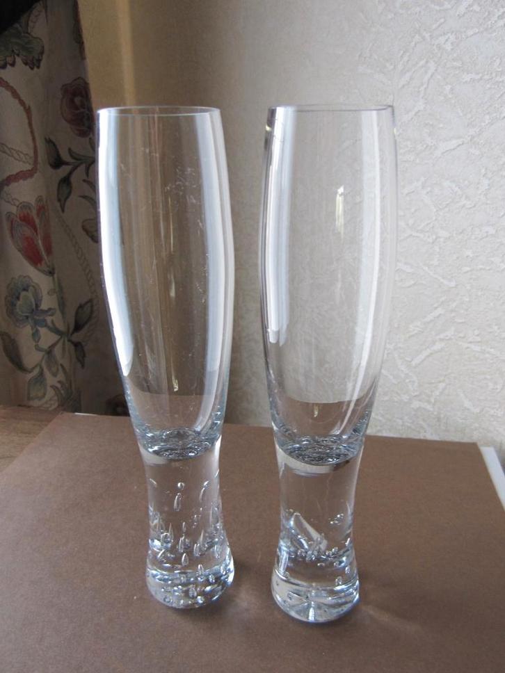 Twee fluted champagne glazen Crate & Barrel Verve, Antiek en Kunst, Antiek | Glas en Kristal, Verzenden