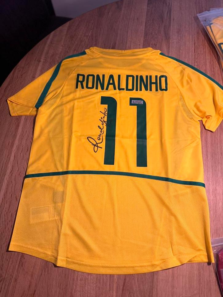 Gesingeerd Ronaldinho shirt, Verzamelen, Sportartikelen en Voetbal, Nieuw, Shirt, Buitenlandse clubs, Ophalen of Verzenden