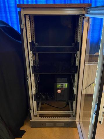 Serverkast  beschikbaar voor biedingen