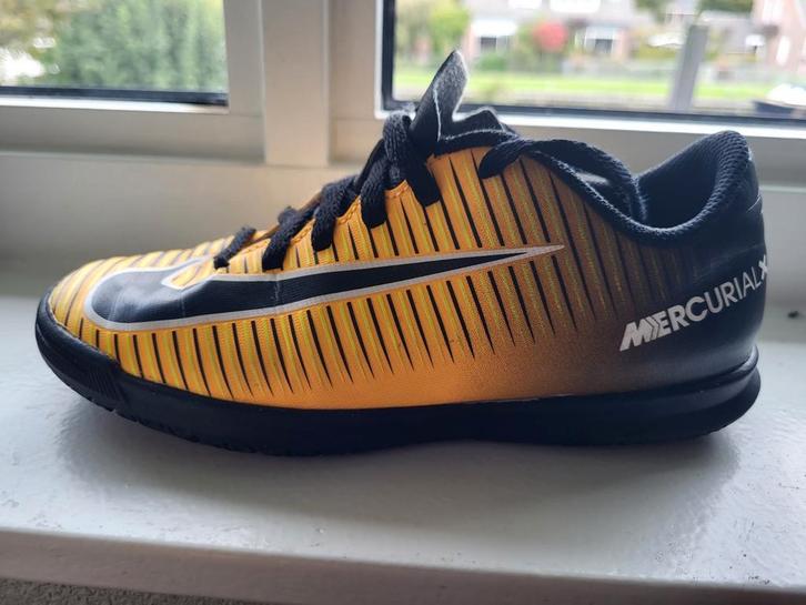 Nike Zaalvoetbalschoenen Maat 32 gymschoenen, Sport en Fitness, Voetbal, Zo goed als nieuw, Schoenen, Ophalen of Verzenden