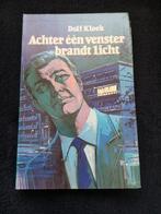 Dolf Kloek, Achter één venster brandt licht, Ophalen of Verzenden, Gelezen