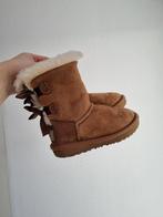 UGG met strikjes bruin maat 25, Gebruikt, UGG, Meisje, Ophalen of Verzenden