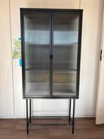 Zwarte kast van ribbelglas, Huis en Inrichting, Kasten | Vitrinekasten, Ophalen, 50 tot 100 cm, Glas, 150 tot 200 cm