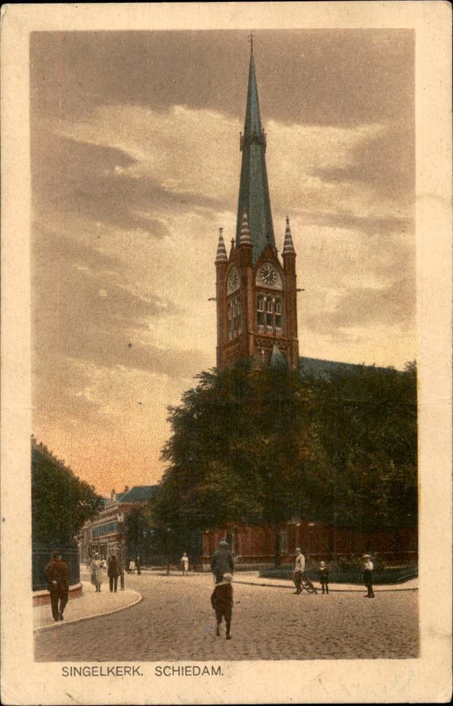 Schiedam Singelkerk met volk uitg Rembrandt zie adreszijde, Verzamelen, Ansichtkaarten | Nederland, Gelopen, Zuid-Holland, 1920 tot 1940