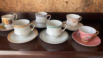 Vintage Porseleine kopjes en schotels beschikbaar voor biedingen