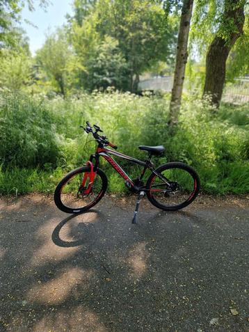 Jongens fiets beschikbaar voor biedingen