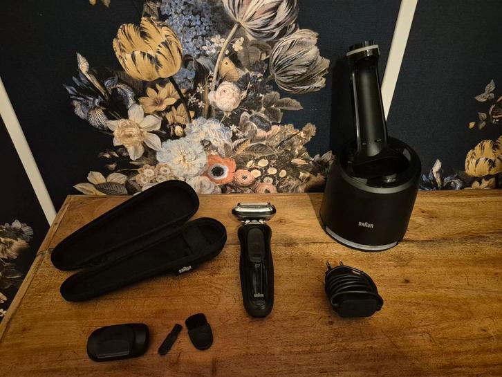 Braun Series 7 Scheerapparaat met Reinigingsstation, Witgoed en Apparatuur, Persoonlijke-verzorgingsapparatuur, Zo goed als nieuw