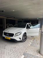 Mercedes GLA 180 Prestige - PANO; CARPLAY; ParkSensor; NAVI, 715 kg, Te koop, Geïmporteerd, 5 stoelen