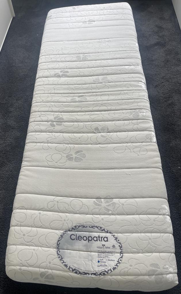 Matras 70 x 210 met natuurrubber kern ( één persoons), Huis en Inrichting, Slaapkamer | Matrassen en Bedbodems, Zo goed als nieuw