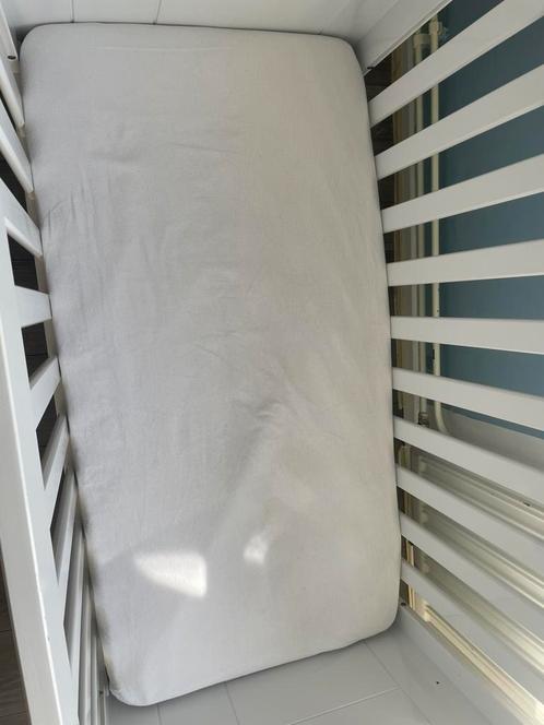 Babymatras, Kinderen en Baby's, Kinderkamer | Beddengoed, Zo goed als nieuw, Wit, Jongetje of Meisje, Ophalen