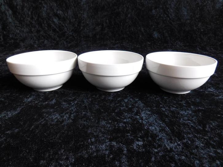 3 schaaltjes van Monopoli uit de jaren 70 in wit, toetjessch, Huis en Inrichting, Keuken | Servies, Gebruikt, Schaal of Schalen