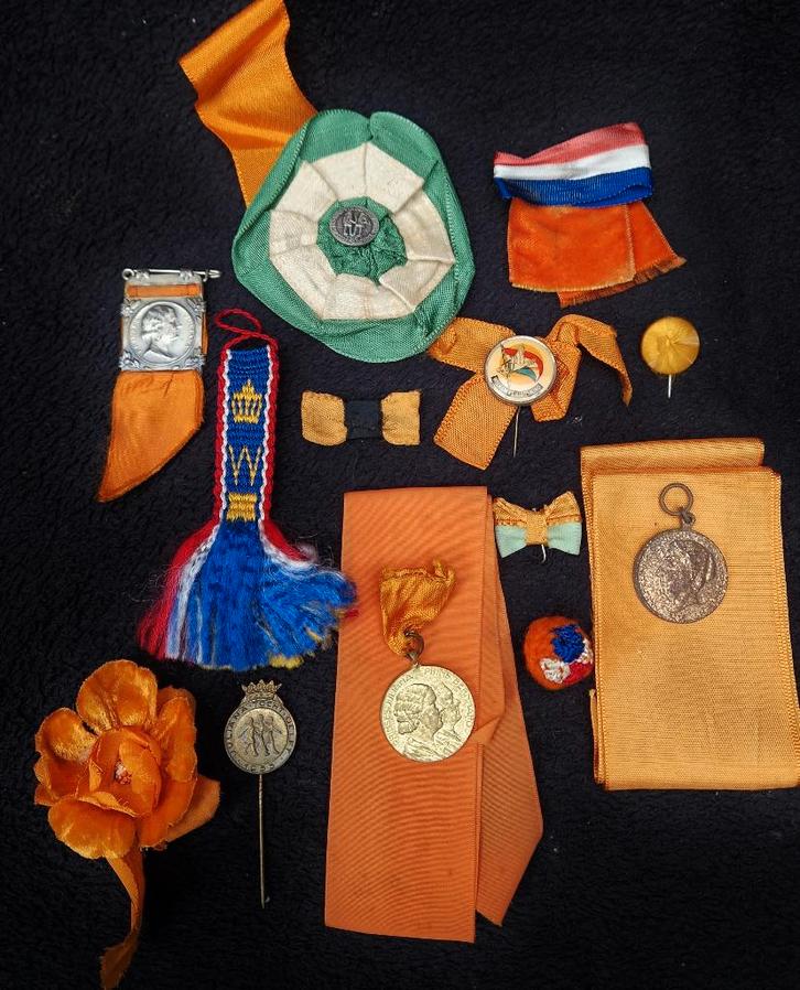 Div. Medailles Penningen Speldjes, Strikken Koninklijk Huis, Verzamelen, Koninklijk Huis en Royalty, Gebruikt, Kaart, Foto of Prent