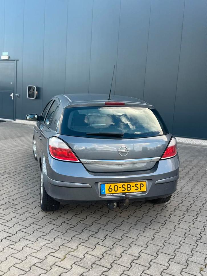 Opel Astra 1.4 Automaat Trekhaak 2005, Auto's, Opel, Bedrijf, Astra, ABS, Airbags, Airconditioning, Alarm, Elektrische buitenspiegels