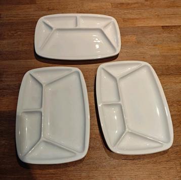 Set van 3 witte aardewerk verdeel borden beschikbaar voor biedingen