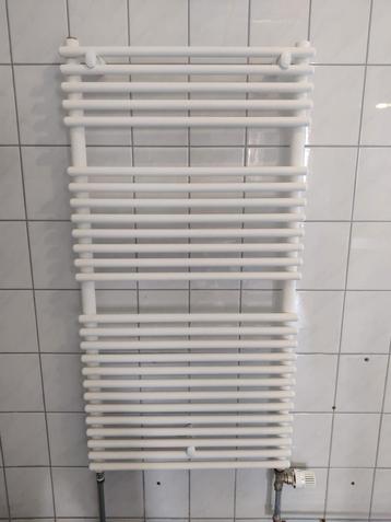 Designradiator voor de badkamer beschikbaar voor biedingen