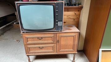 Vintage Philips TV beschikbaar voor biedingen